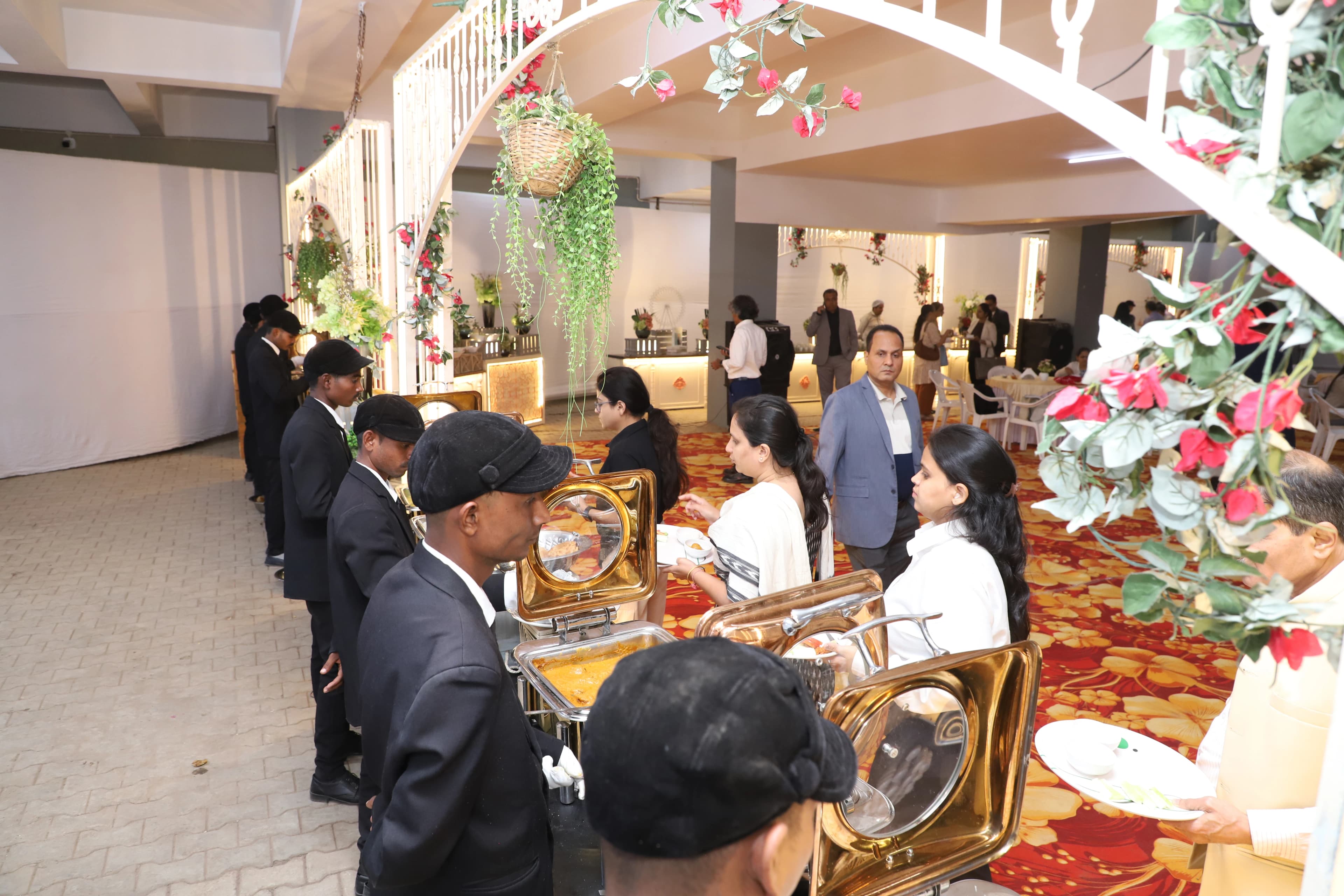HR leaders connecting at an industry event